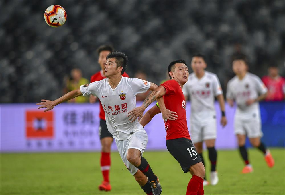 包含冲刺阶段亚冠传出新动向，新疆广汇刷新队史纪录，管理层表态——底气十足，更衣室氛围转暖的词条